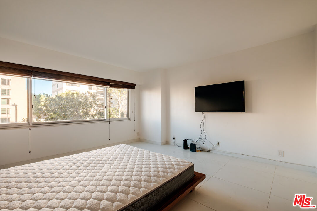 10450 Wilshire Blvd Unit: 2G