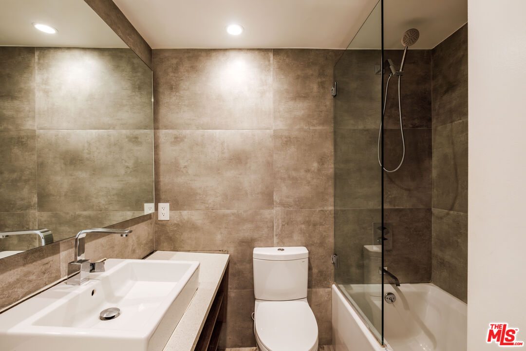 10450 Wilshire Blvd Unit: 2G