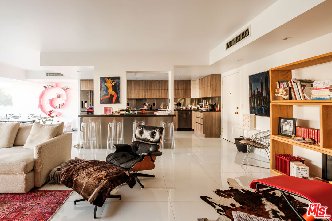 10450 Wilshire Blvd Unit: 2G