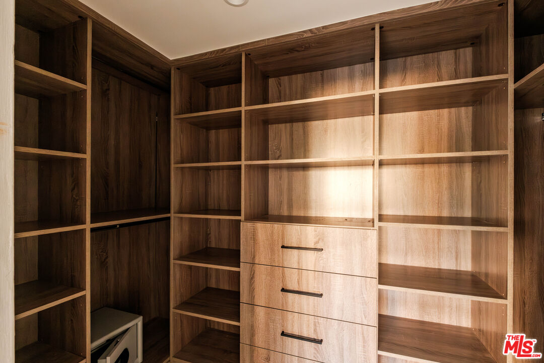 10450 Wilshire Blvd Unit: 2G