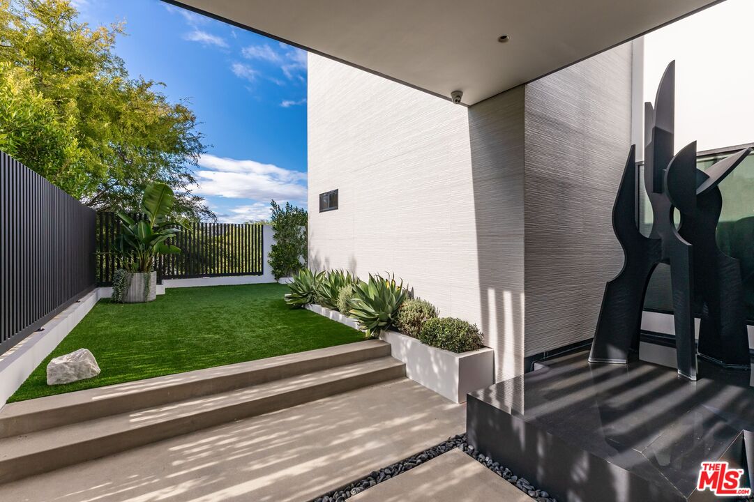 9455 Eden Dr