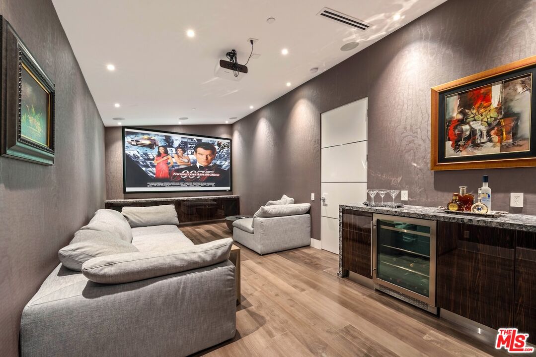 4049 Coldwater Canyon Ave