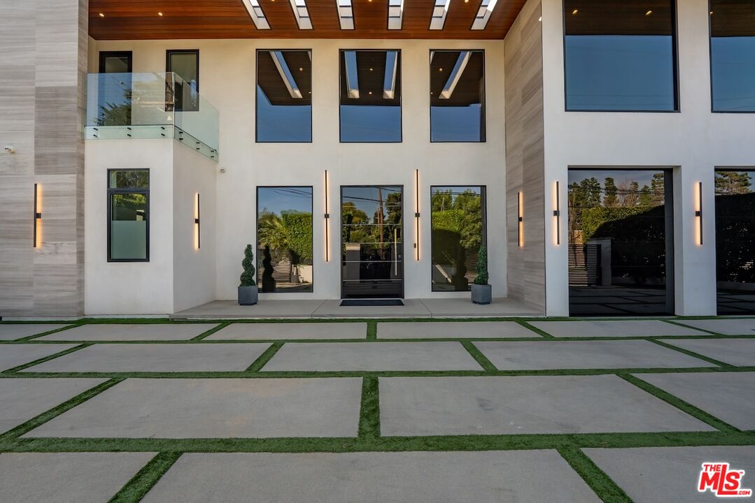 4049 Coldwater Canyon Ave