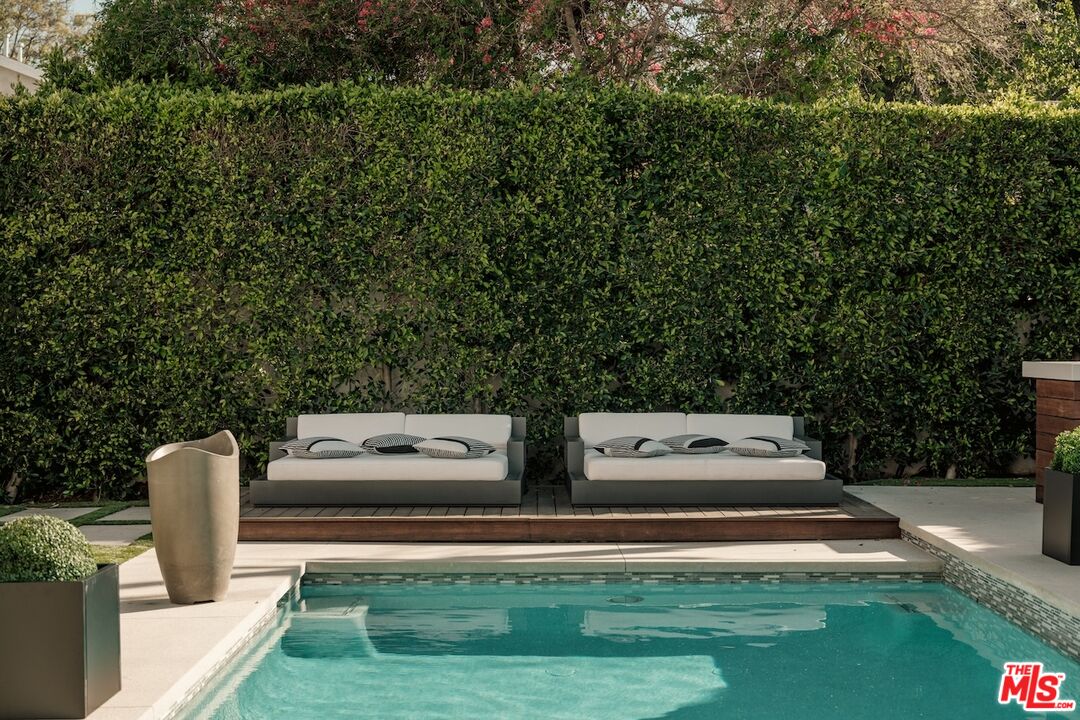 4049 Coldwater Canyon Ave