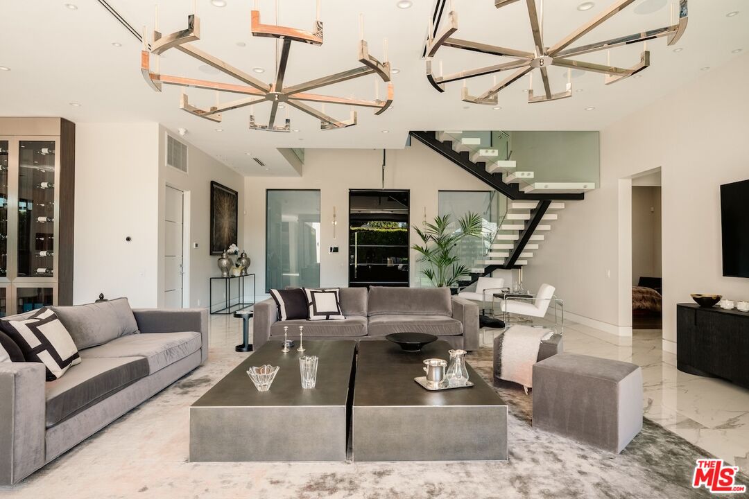 4049 Coldwater Canyon Ave