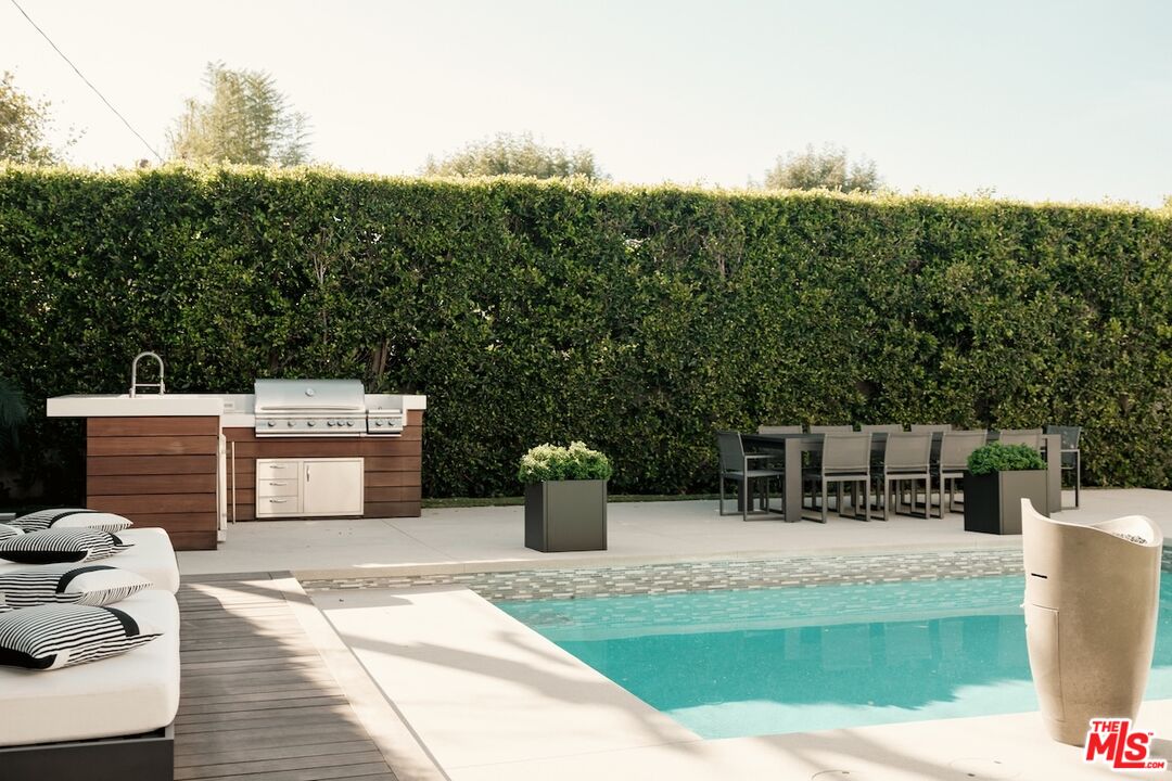 4049 Coldwater Canyon Ave