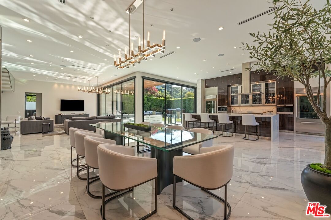 4049 Coldwater Canyon Ave