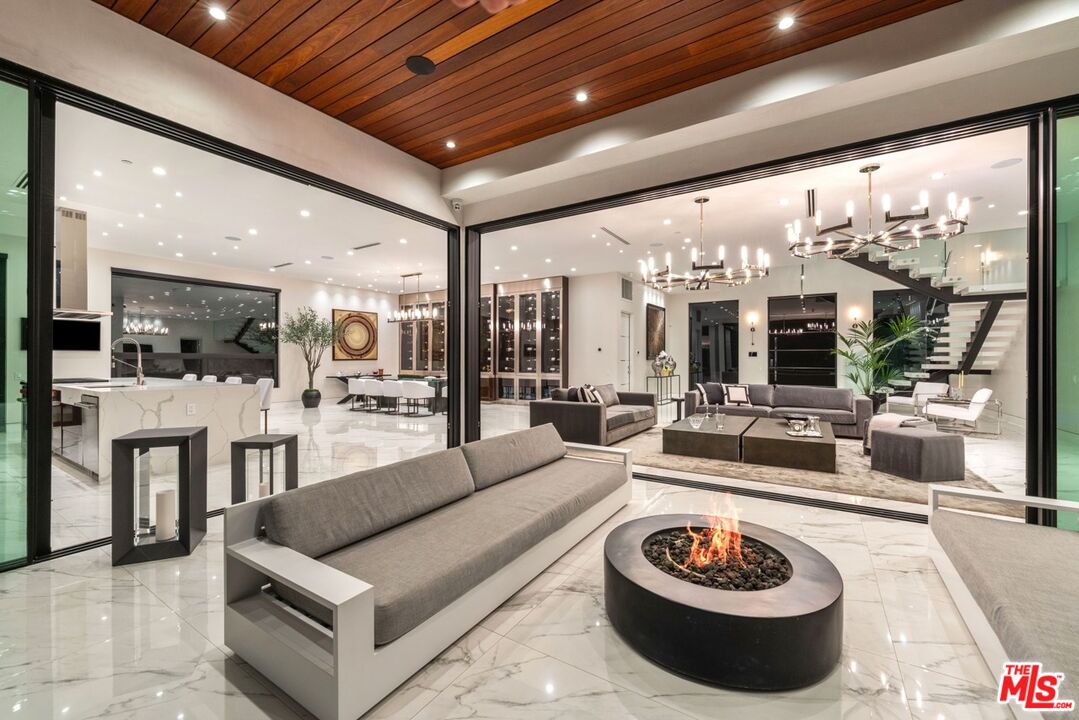 4049 Coldwater Canyon Ave