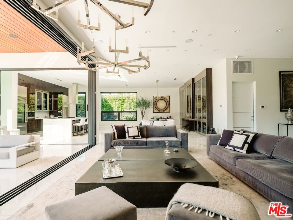 4049 Coldwater Canyon Ave