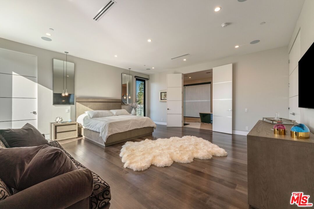 4049 Coldwater Canyon Ave