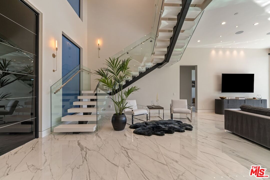 4049 Coldwater Canyon Ave