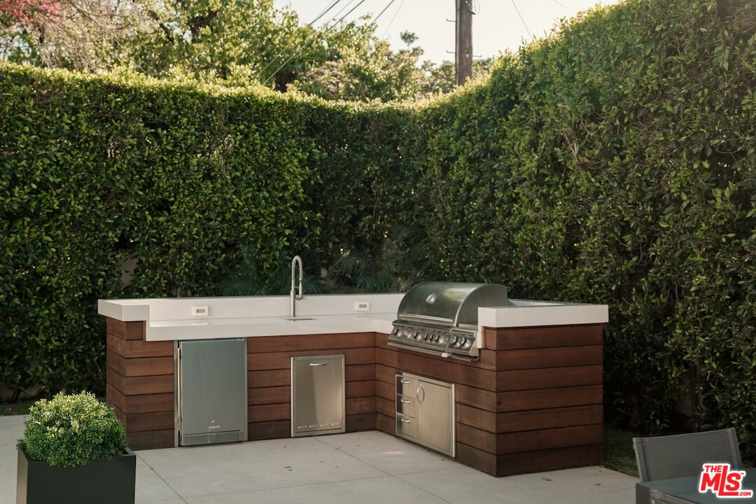 4049 Coldwater Canyon Ave