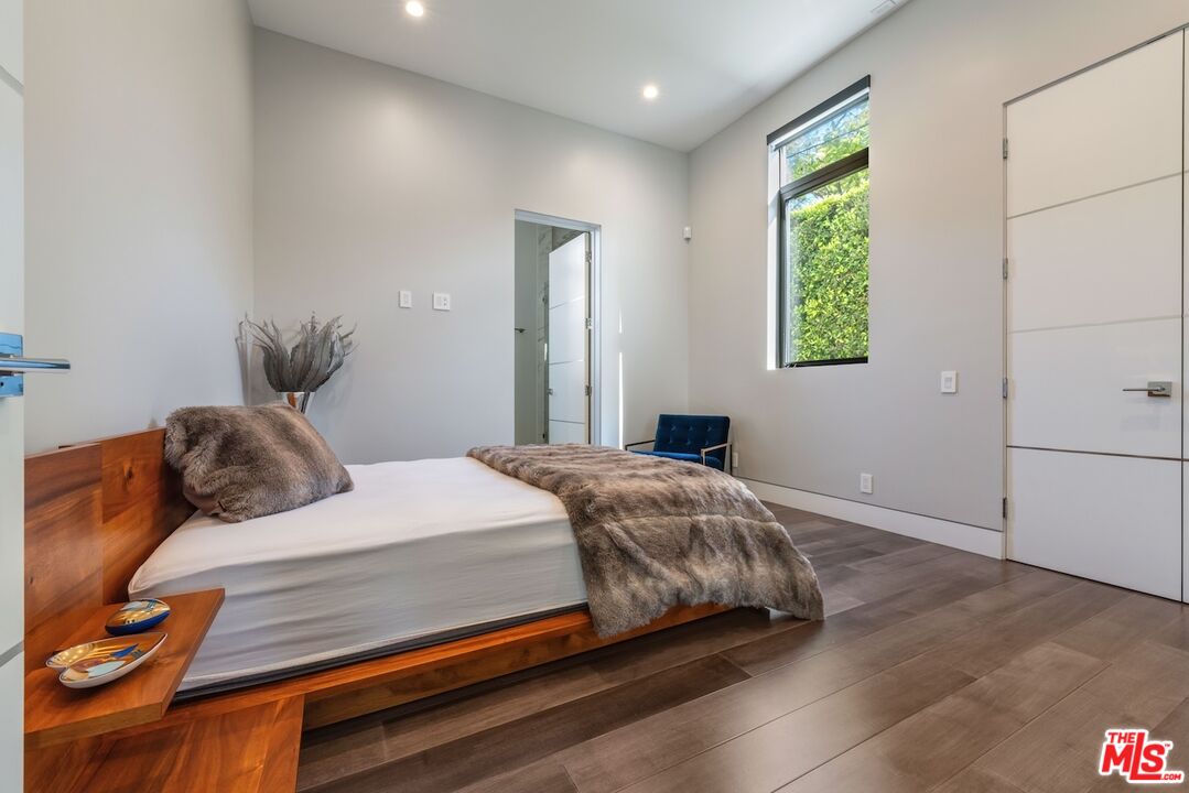 4049 Coldwater Canyon Ave