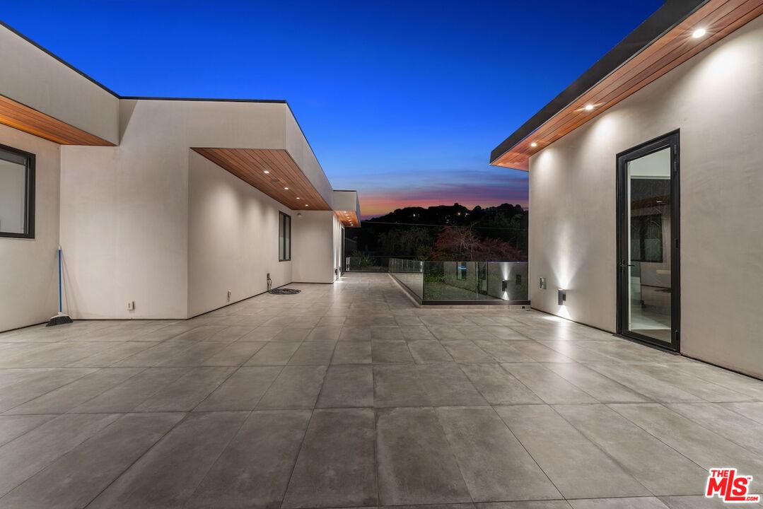 4049 Coldwater Canyon Ave