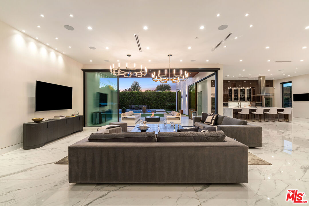 4049 Coldwater Canyon Ave