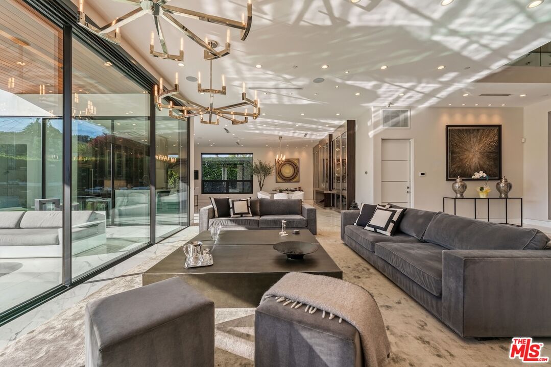 4049 Coldwater Canyon Ave