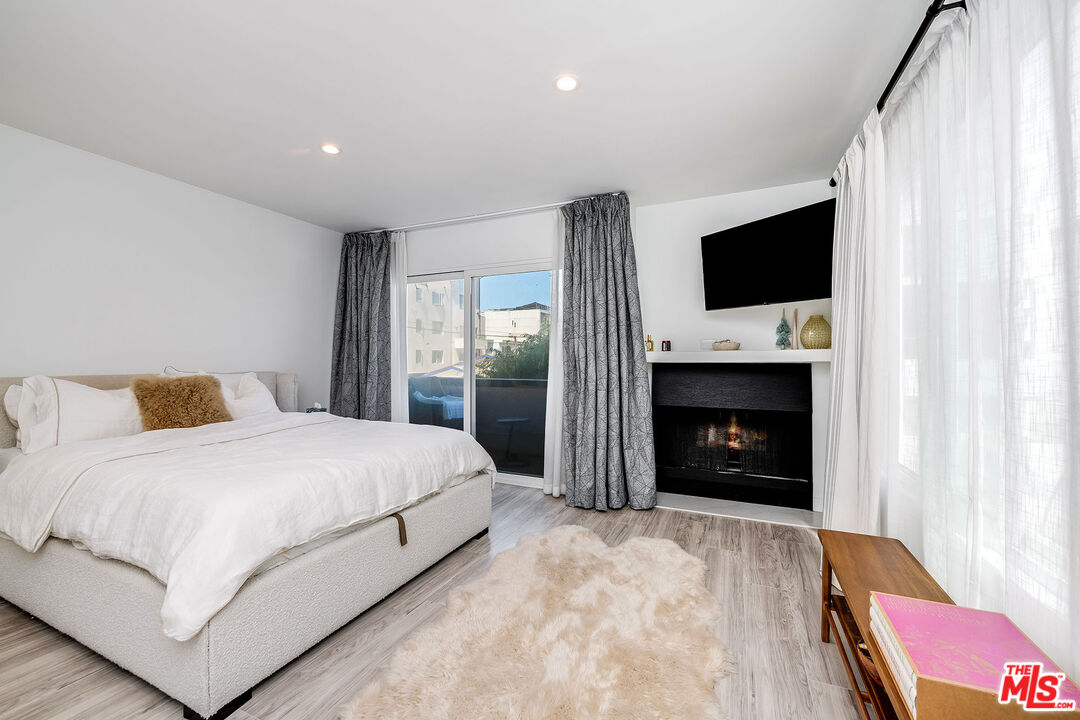 16 Quarterdeck St Unit: 102