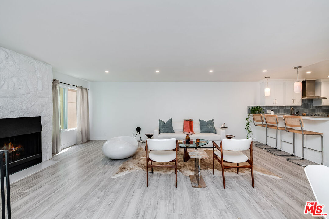 16 Quarterdeck St Unit: 102