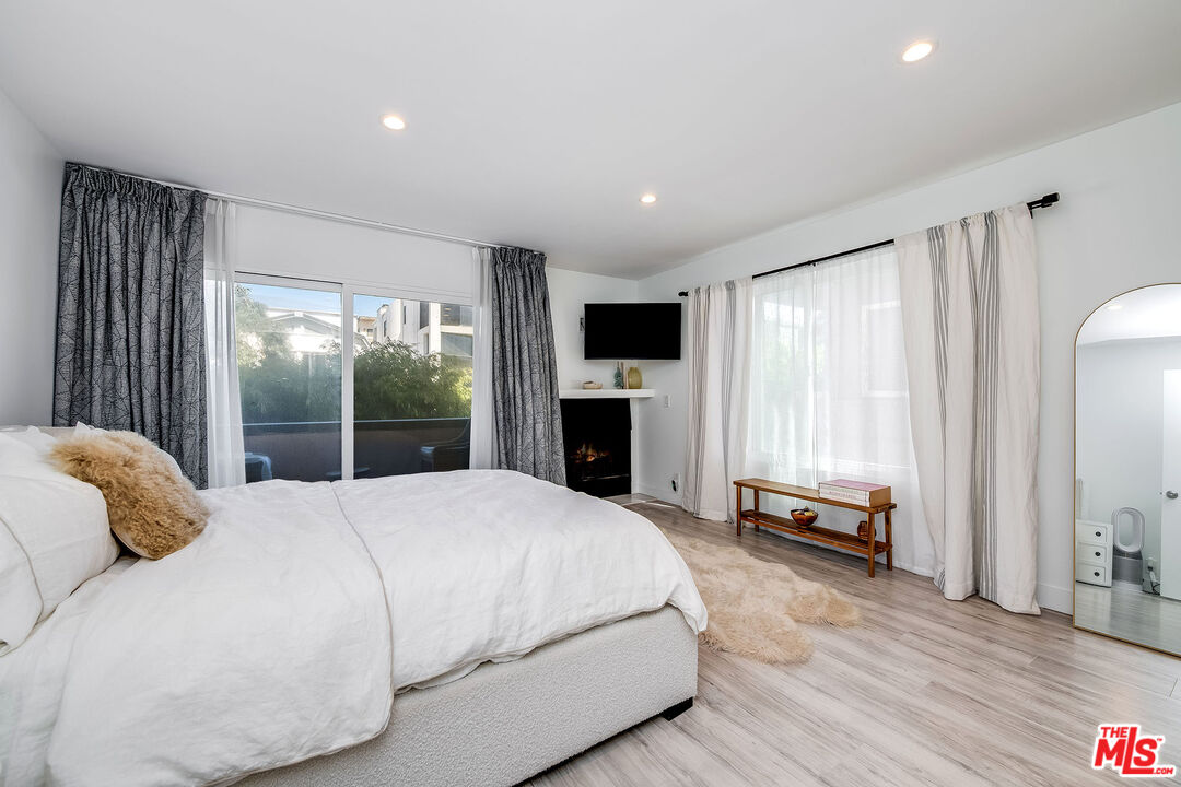 16 Quarterdeck St Unit: 102