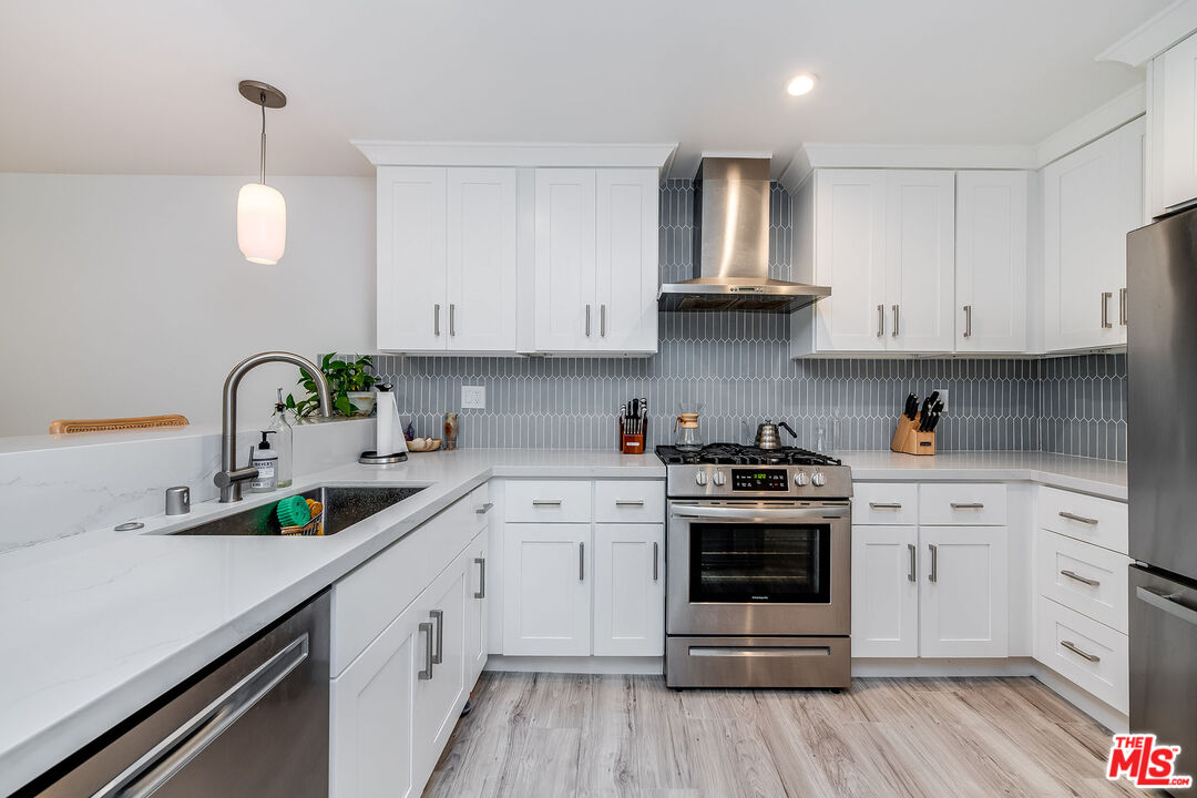 16 Quarterdeck St Unit: 102