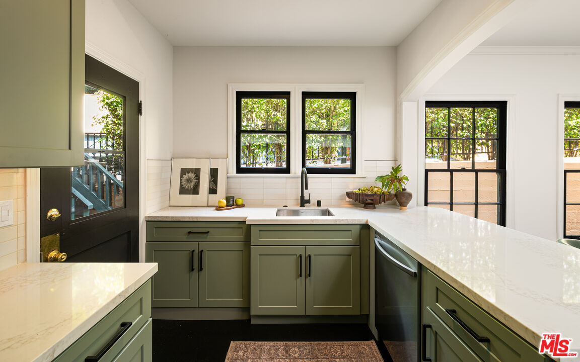1954 Hillcrest Rd Unit: 8