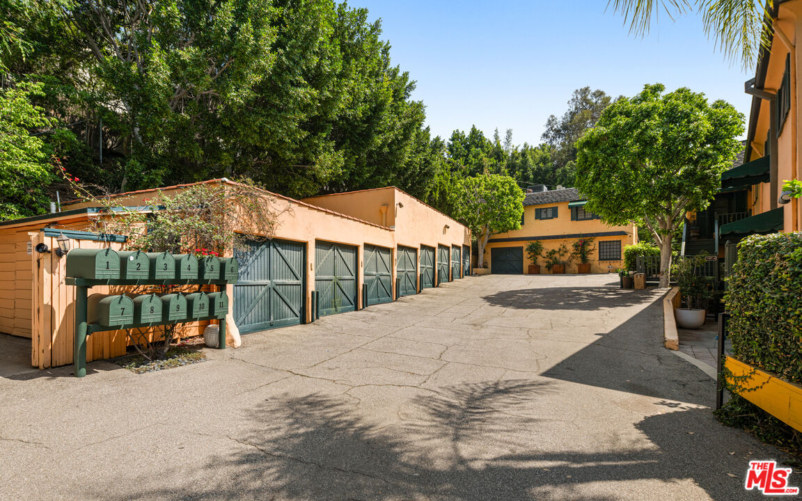 1954 Hillcrest Rd Unit: 8