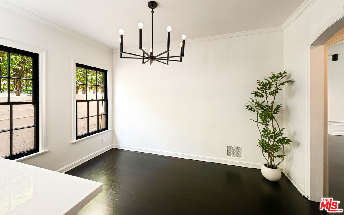 1954 Hillcrest Rd Unit: 8