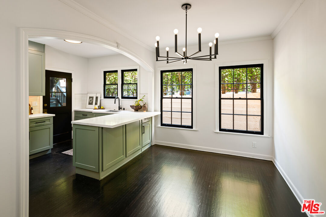 1954 Hillcrest Rd Unit: 8