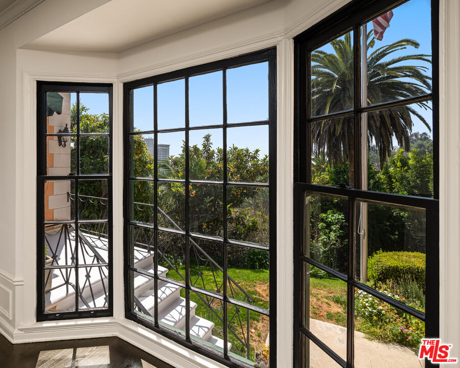 1954 Hillcrest Rd Unit: 8