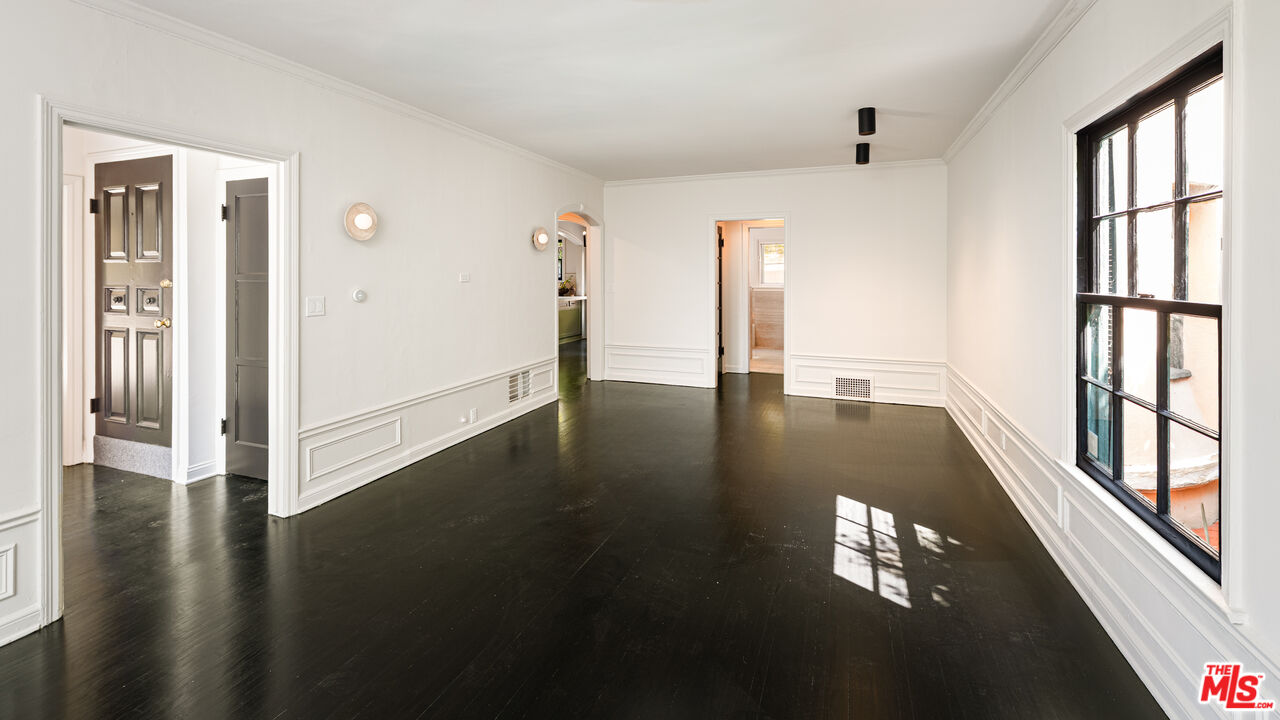 1954 Hillcrest Rd Unit: 8