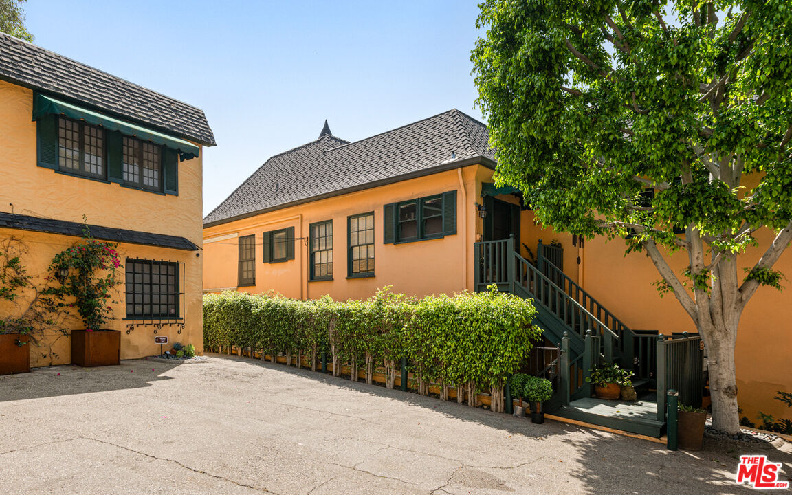 1954 Hillcrest Rd Unit: 8