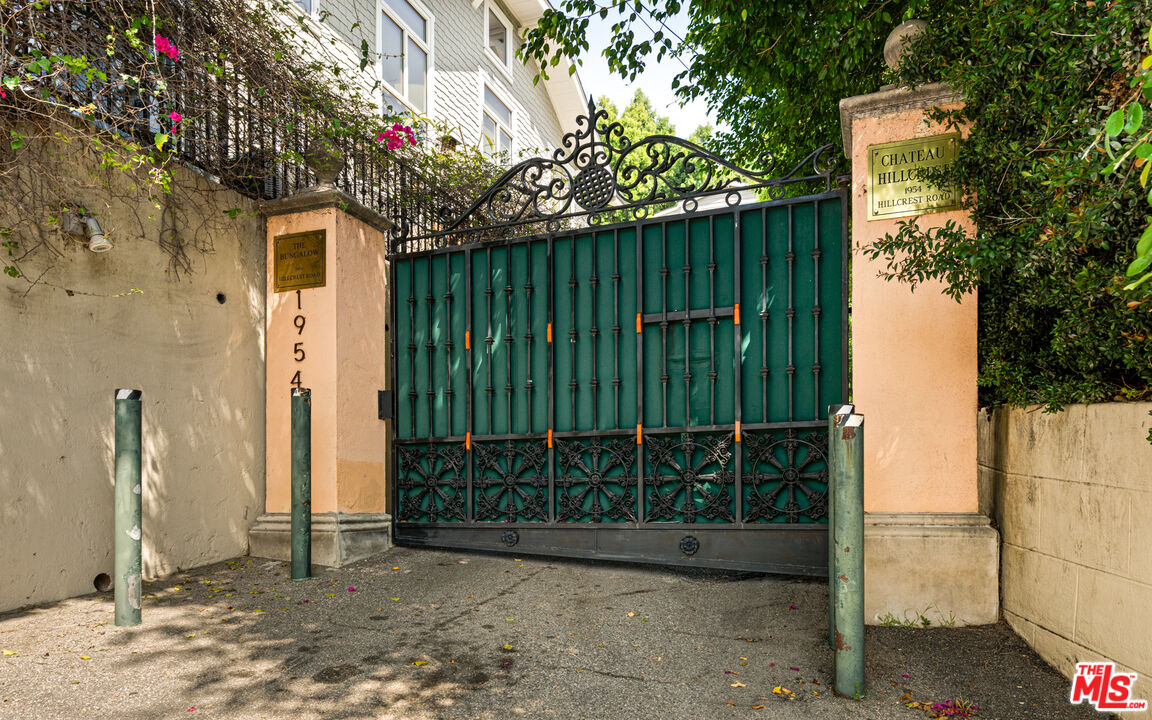 1954 Hillcrest Rd Unit: 8