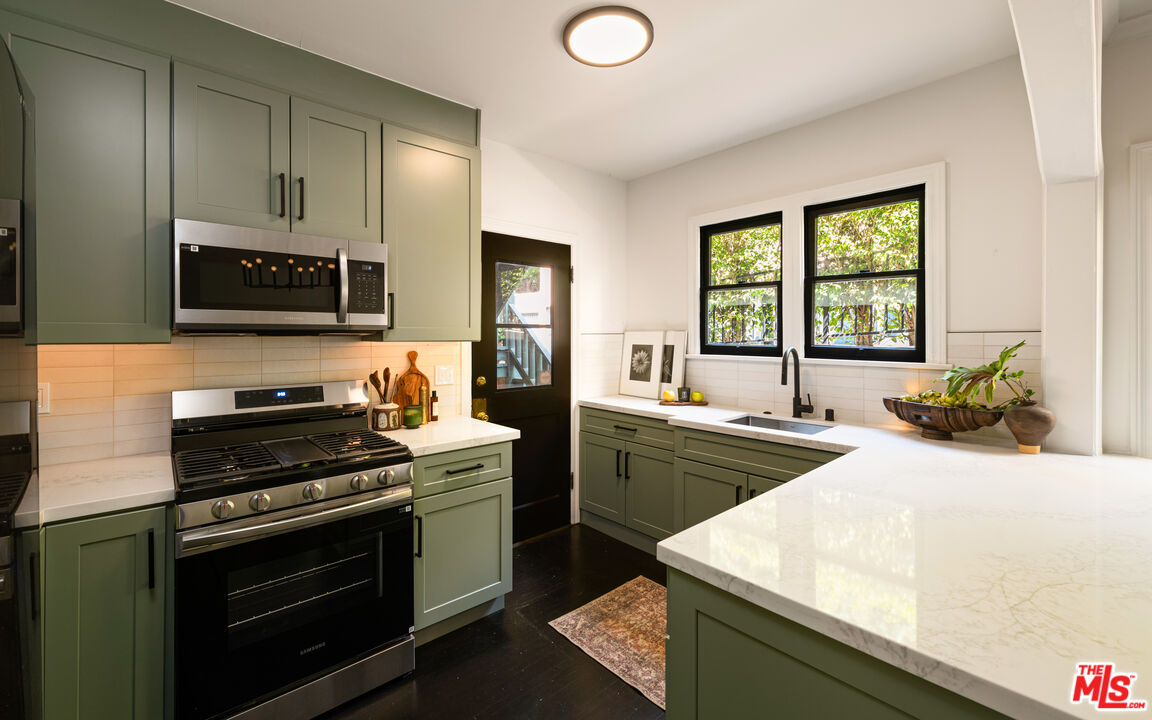 1954 Hillcrest Rd Unit: 8
