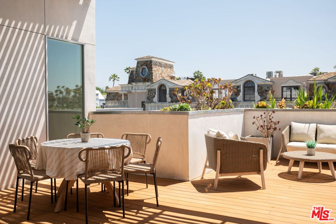 855 N Croft Ave Unit: PH4