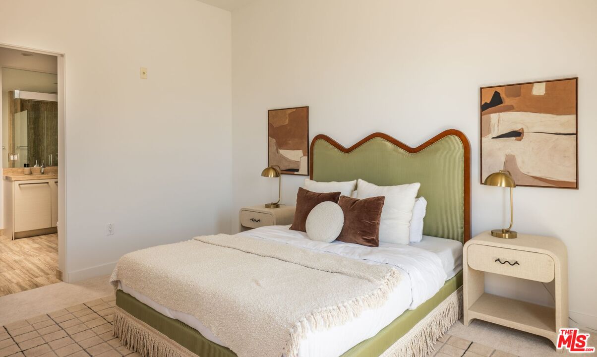 855 N Croft Ave Unit: PH4