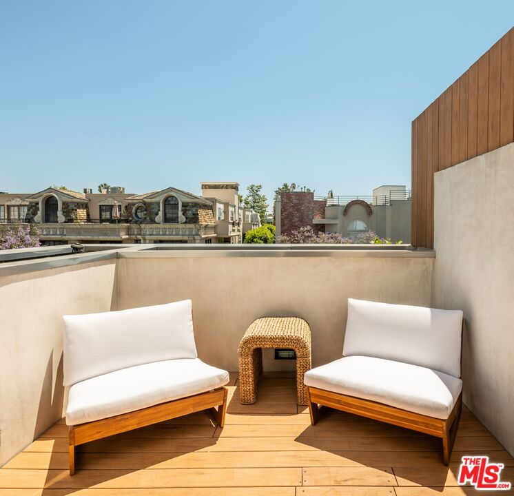 855 N Croft Ave Unit: PH4