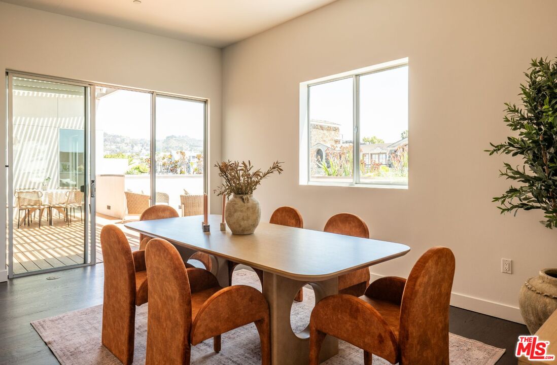 855 N Croft Ave Unit: PH4