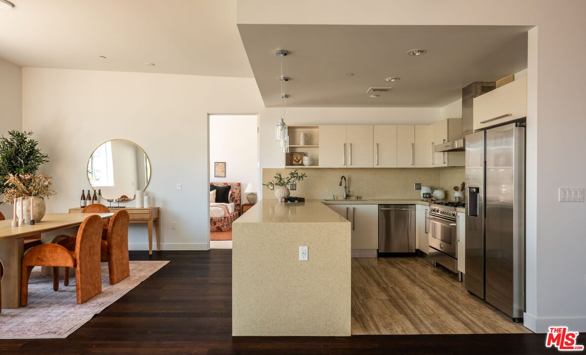 855 N Croft Ave Unit: PH4