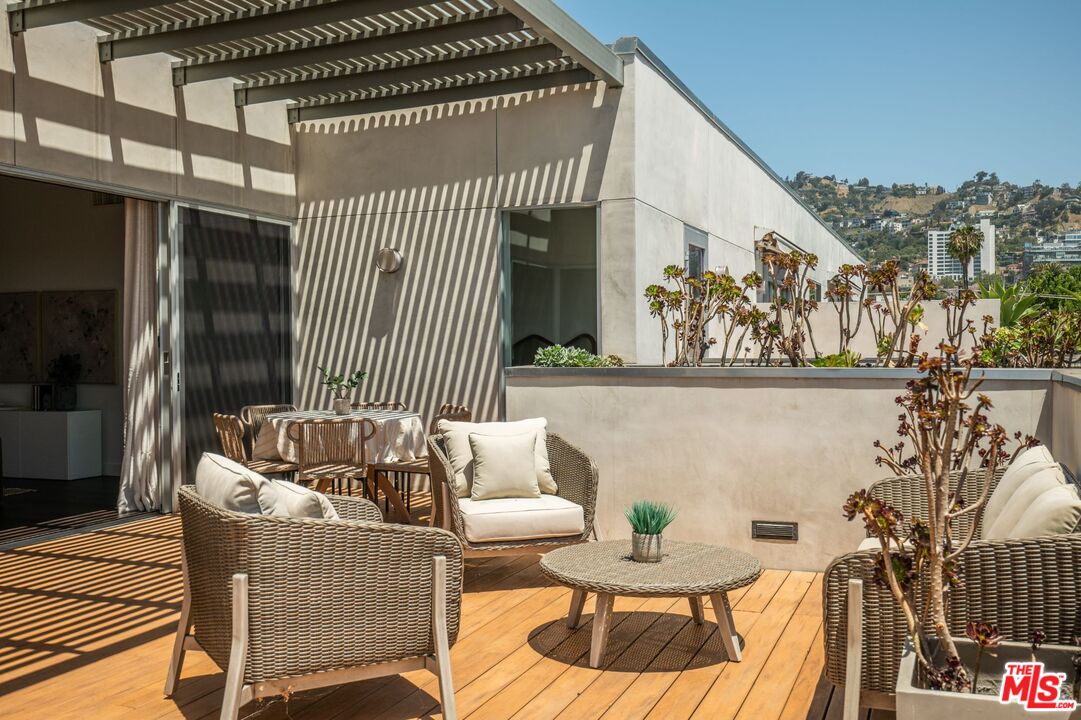 855 N Croft Ave Unit: PH4