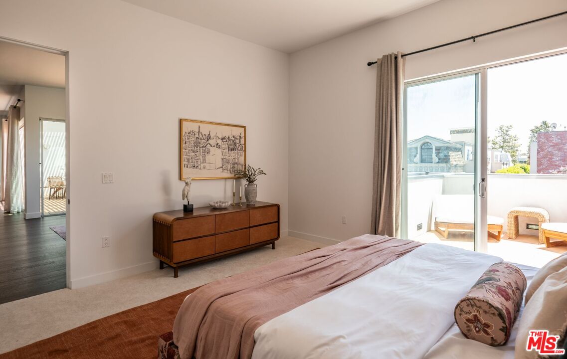 855 N Croft Ave Unit: PH4