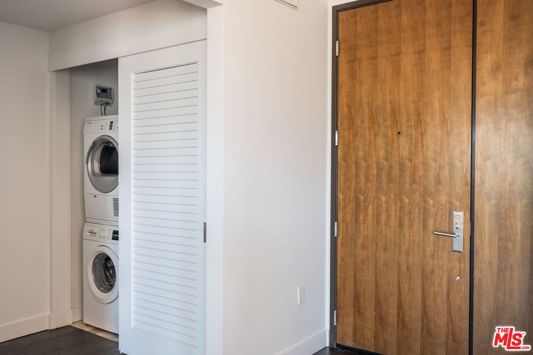 855 N Croft Ave Unit: PH4