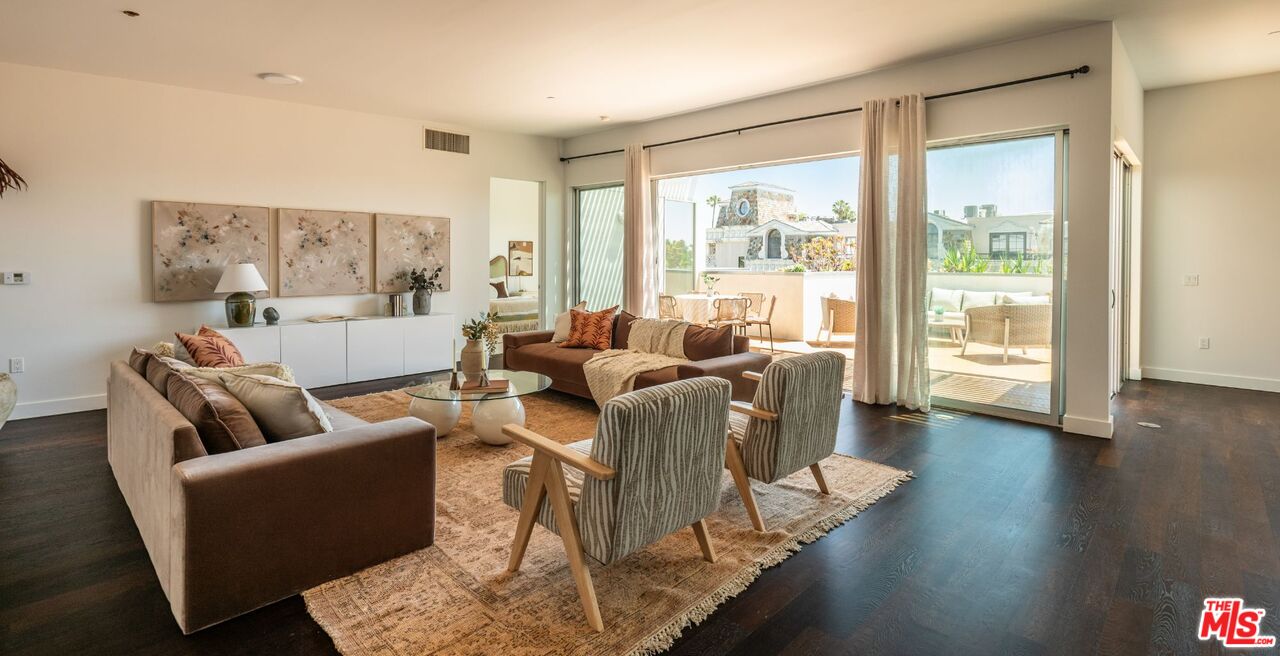 855 N Croft Ave Unit: PH4