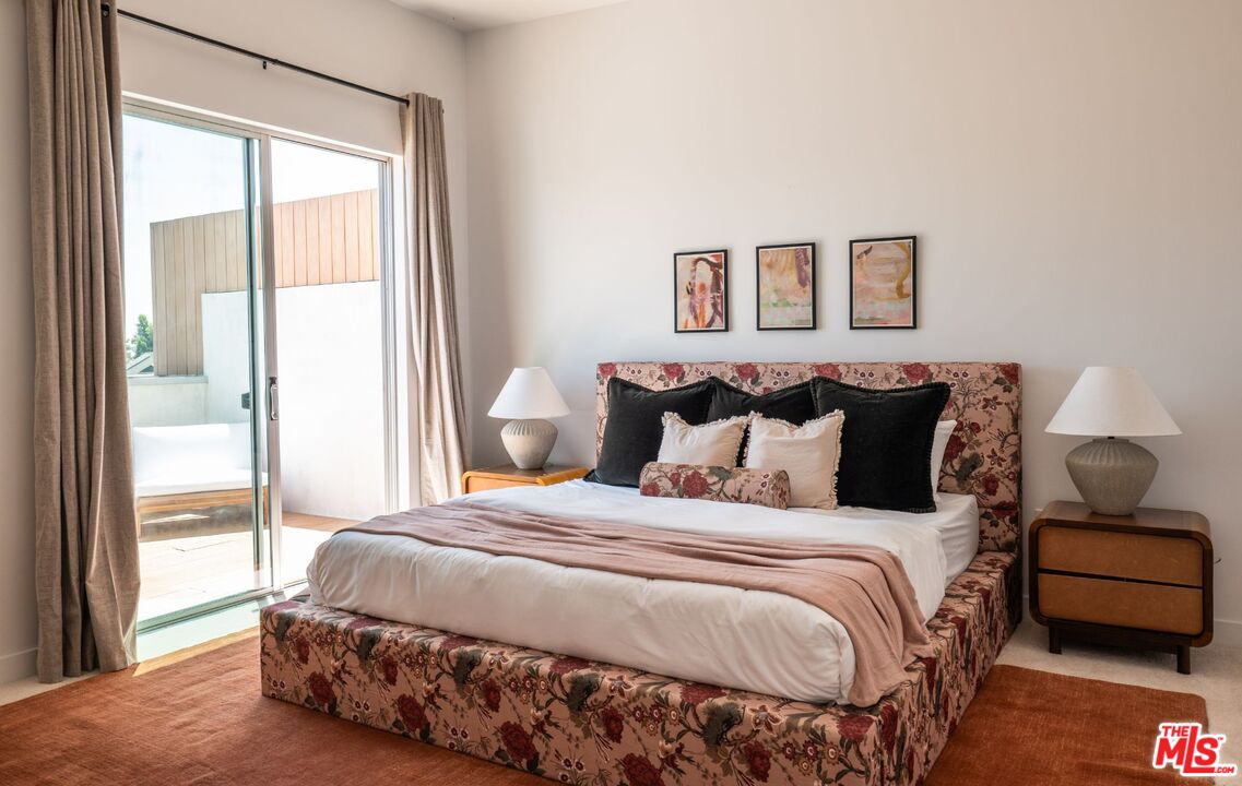 855 N Croft Ave Unit: PH4