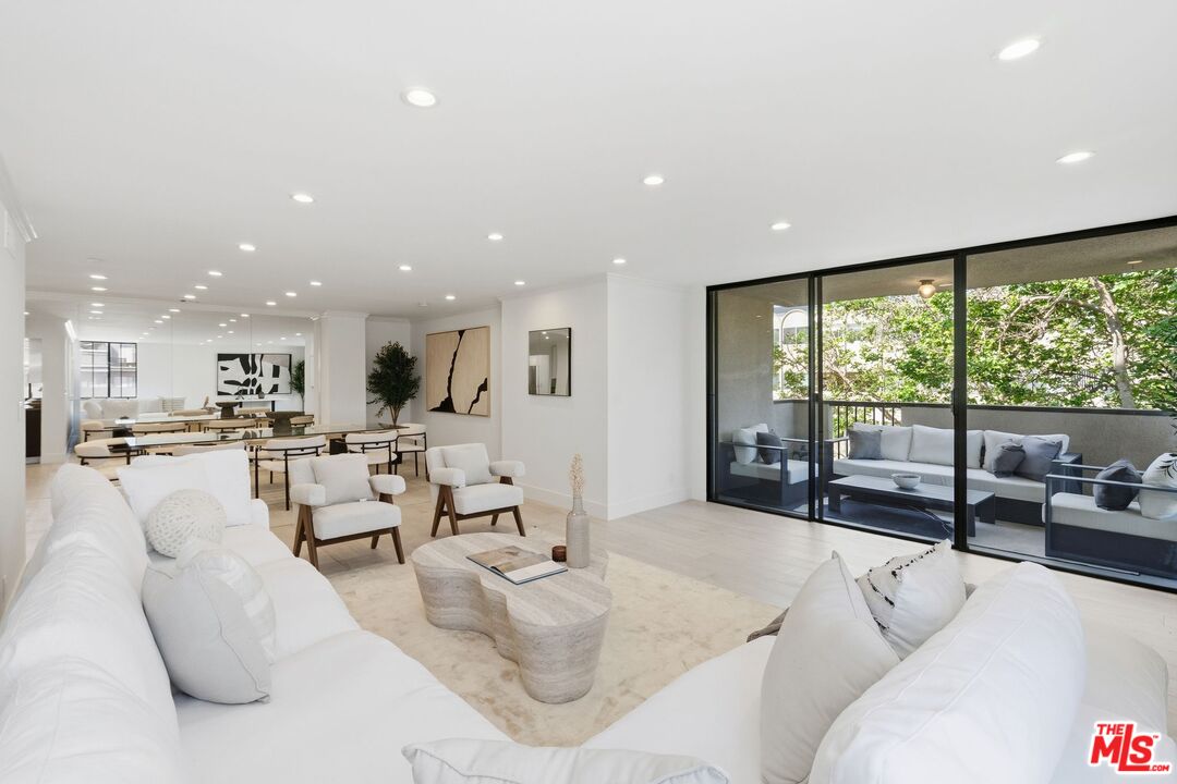 150 N Almont Dr Unit: 301