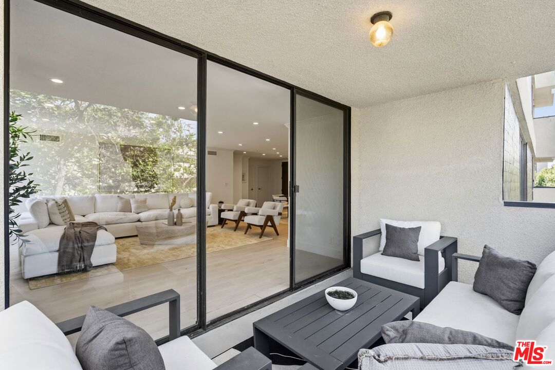 150 N Almont Dr Unit: 301
