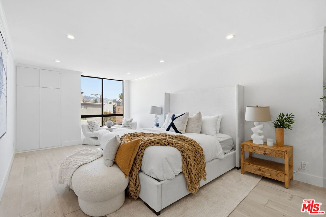 150 N Almont Dr Unit: 301