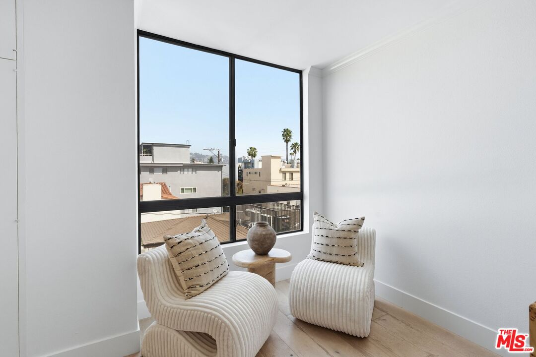 150 N Almont Dr Unit: 301