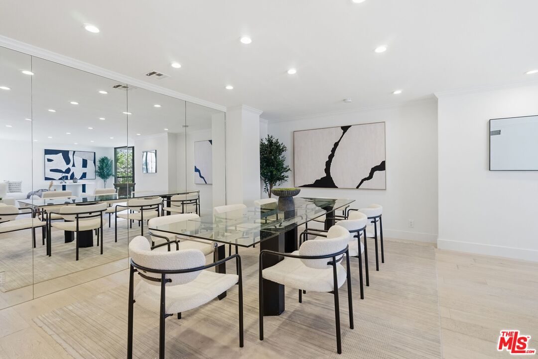 150 N Almont Dr Unit: 301