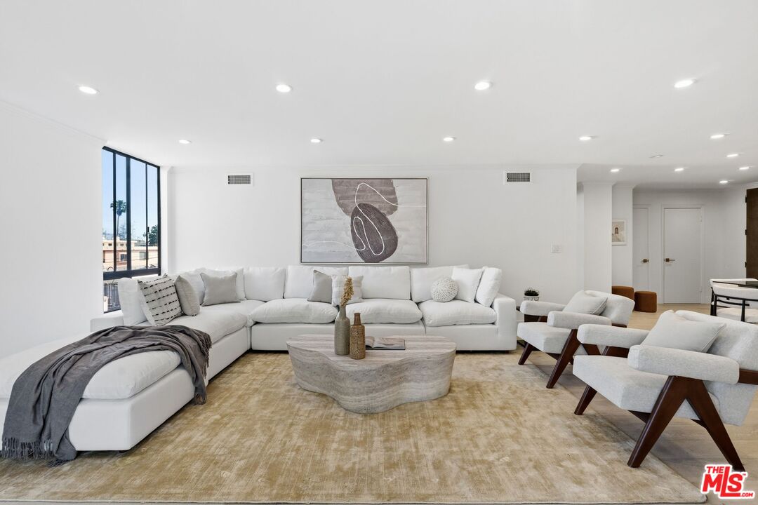150 N Almont Dr Unit: 301