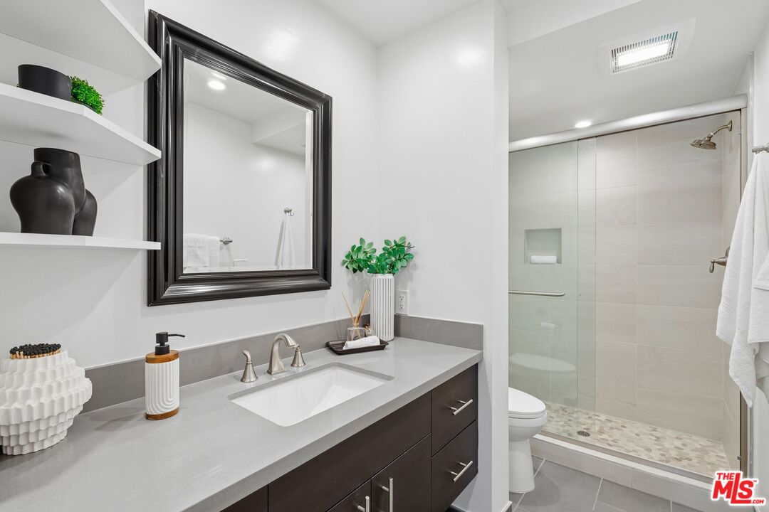 150 N Almont Dr Unit: 301